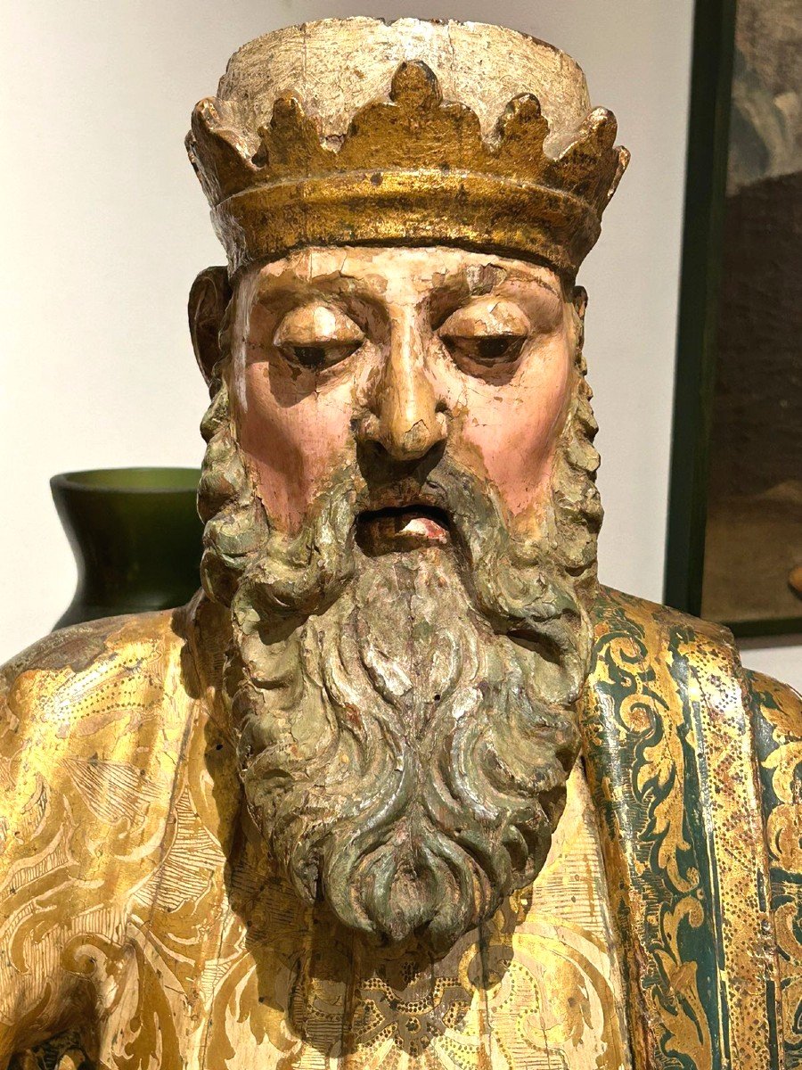 Scultura di santo in legno policromo e ricca decorazione ''Estofado de Oro'' 1a metà del XVIs.-photo-4