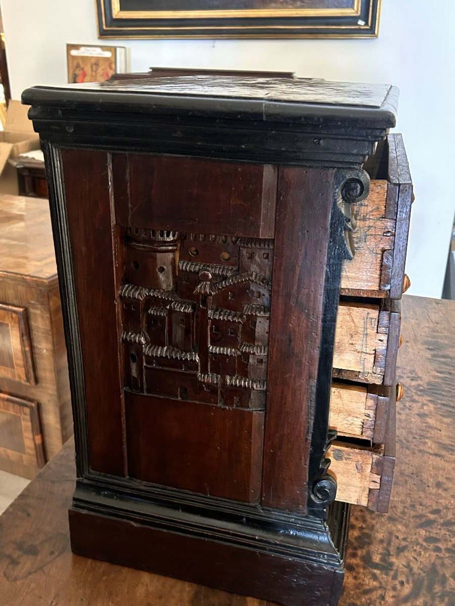 Raro modellino di canterano del seicento.-photo-1