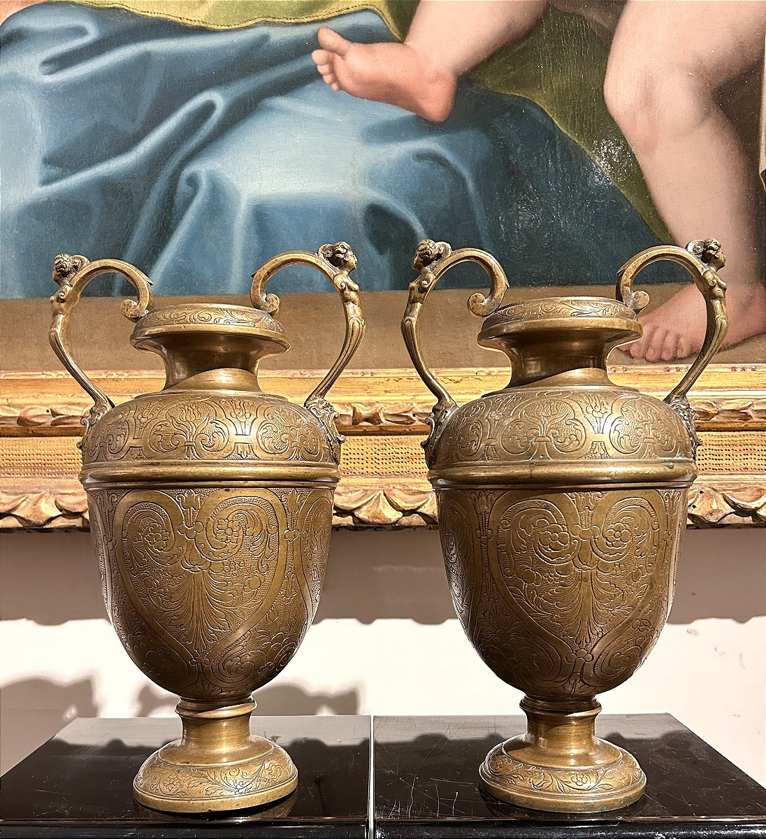 Coppia di vasi in bronzo finemente incisi. Firenze, fine del XVI secolo.