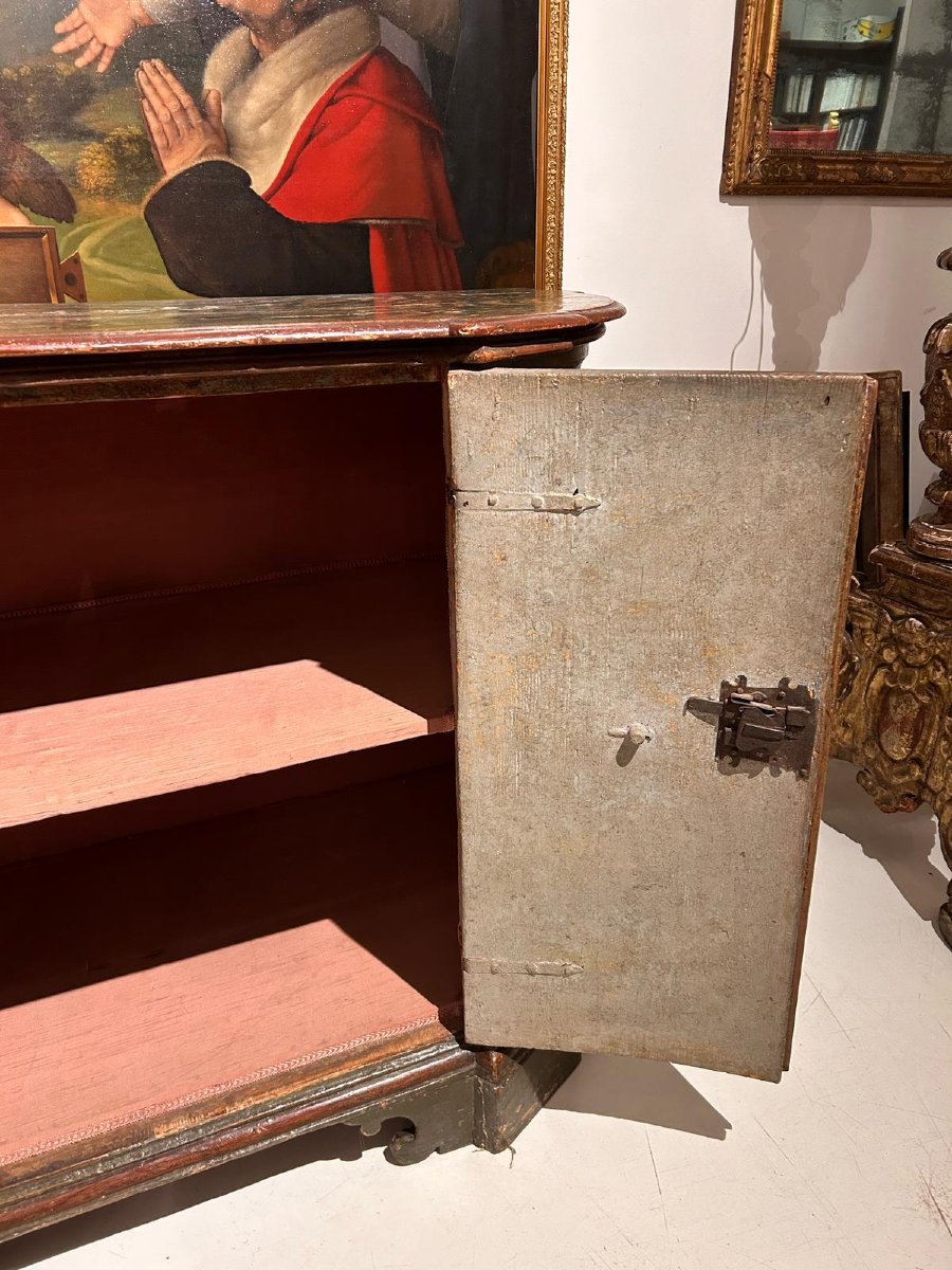 Rara credenza laccata. Laguna veneta, ultimo quarto del Seicento.-photo-5