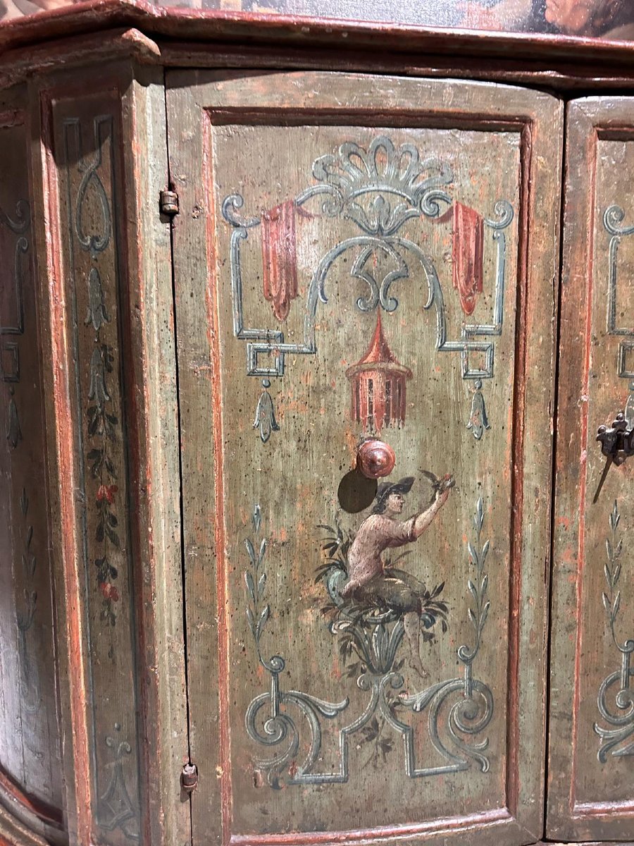 Rara credenza laccata. Laguna veneta, ultimo quarto del Seicento.-photo-6