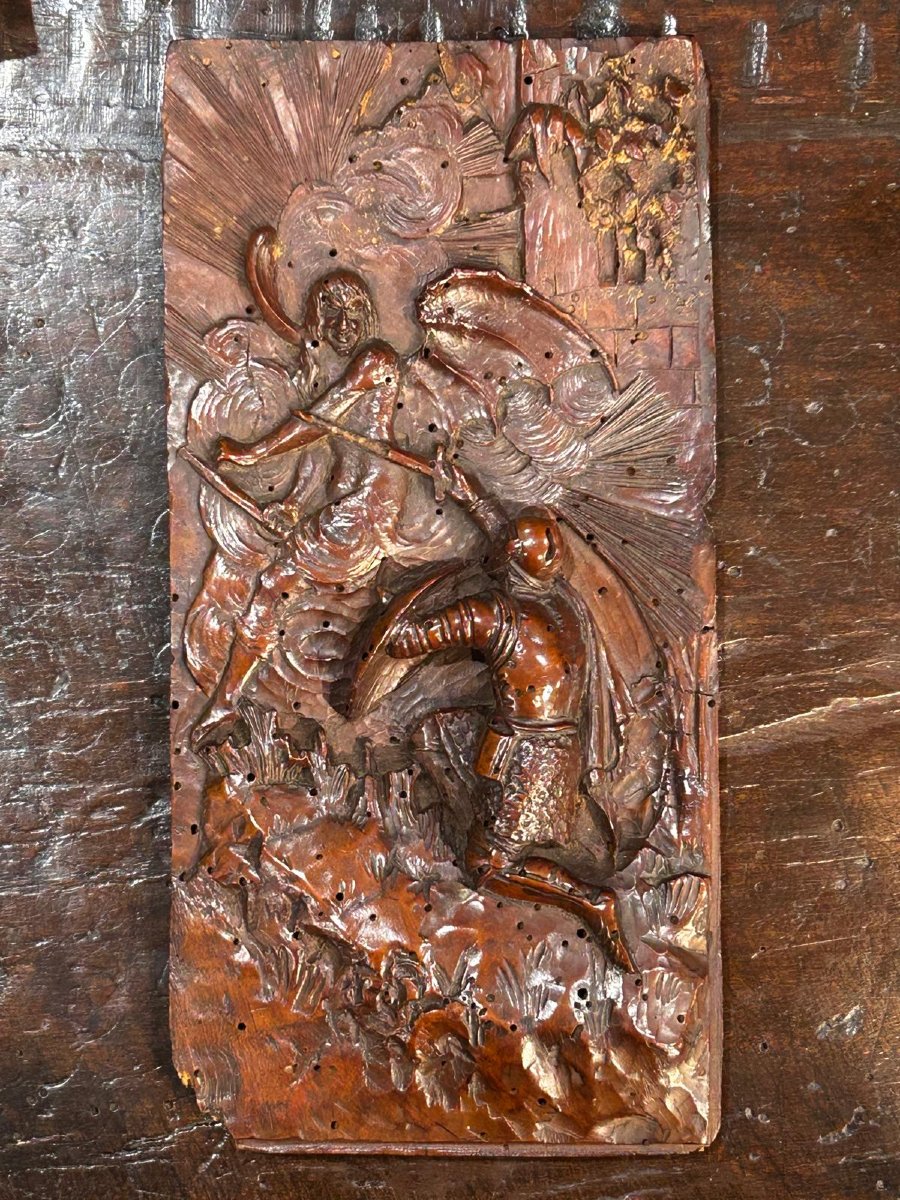 Intaglio ligneo raffigurante San Michele che sconfigge il diavolo di fine '500.-photo-1