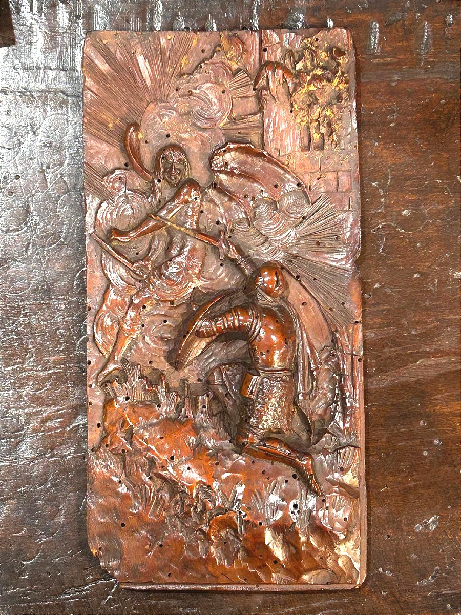 Intaglio ligneo raffigurante San Michele che sconfigge il diavolo di fine '500.