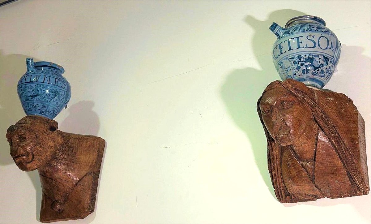 Coppia di elementi architettonici di figure fantastiche, Arte nordica dei primi del XVI secolo.-photo-2
