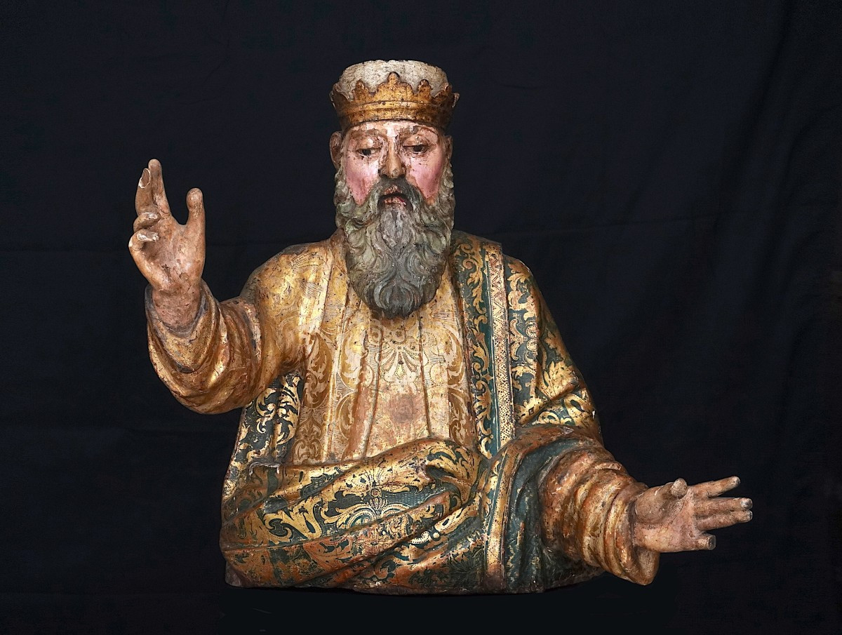 Scultura di santo in legno policromo e ricca decorazione ''Estofado de Oro'' 1a metà del XVIs.
