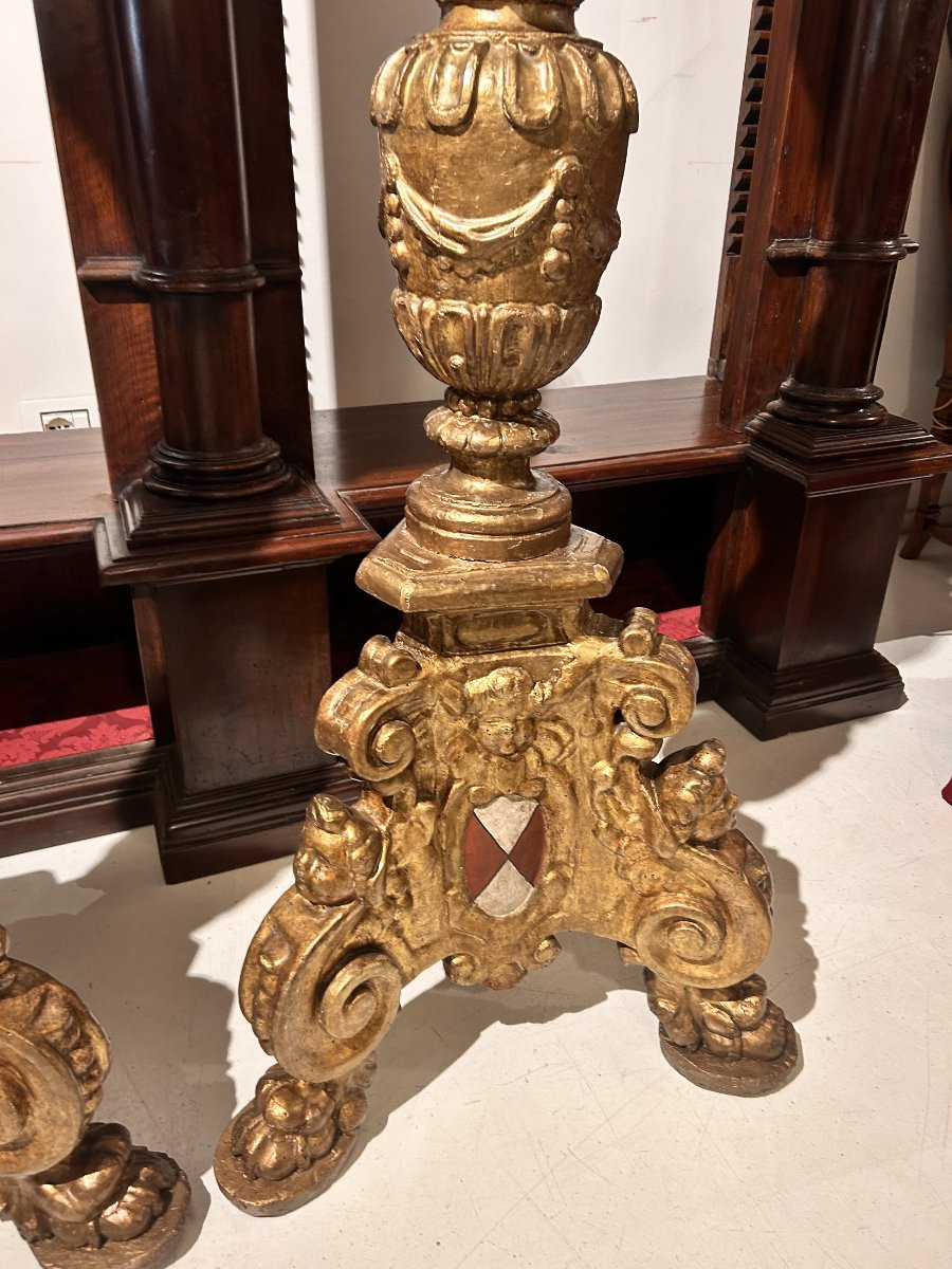 Candelieri da palazzo dei primi anni del seicento con stemma famiglia Guidi di Romena.-photo-2