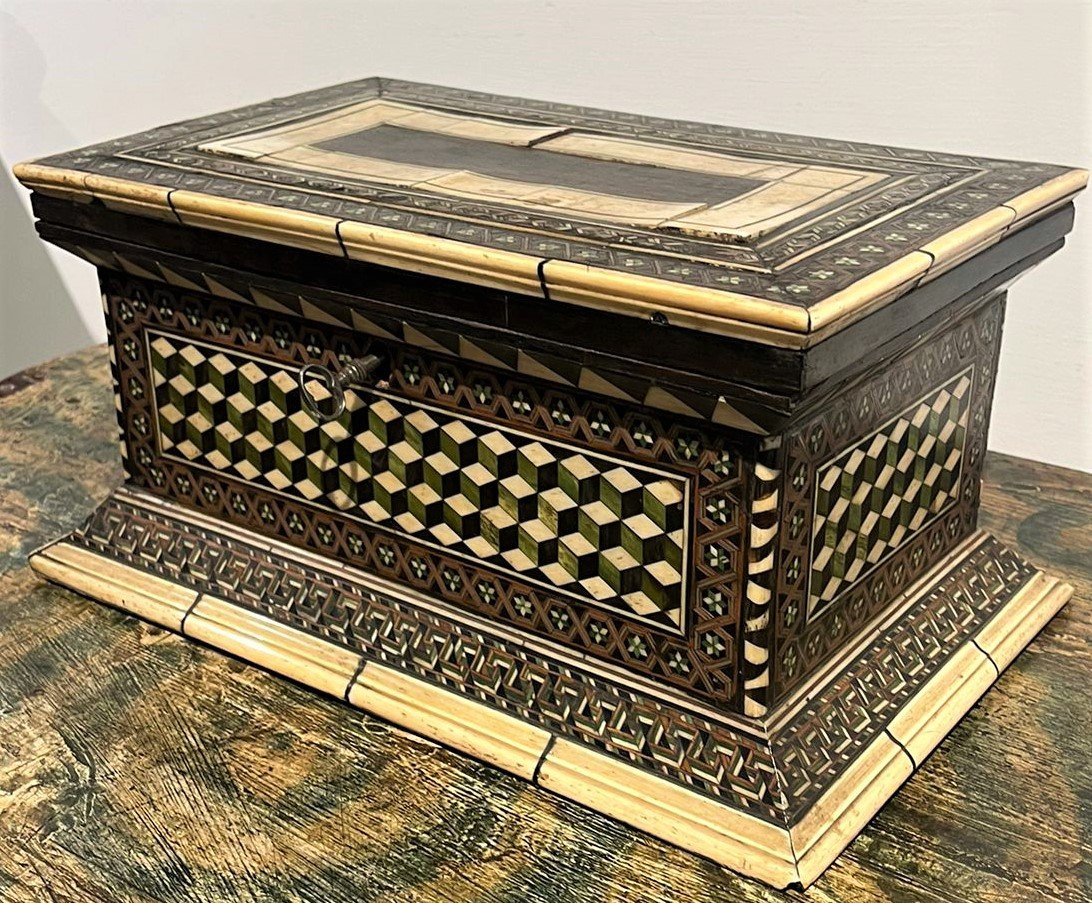 Grande cofanetto intarsiato in osso e varie essenze, bottega degli Embriachi, sec. XV.-photo-2
