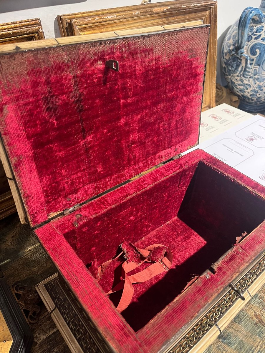 Grande cofanetto intarsiato in osso e varie essenze, bottega degli Embriachi, sec. XV.-photo-5