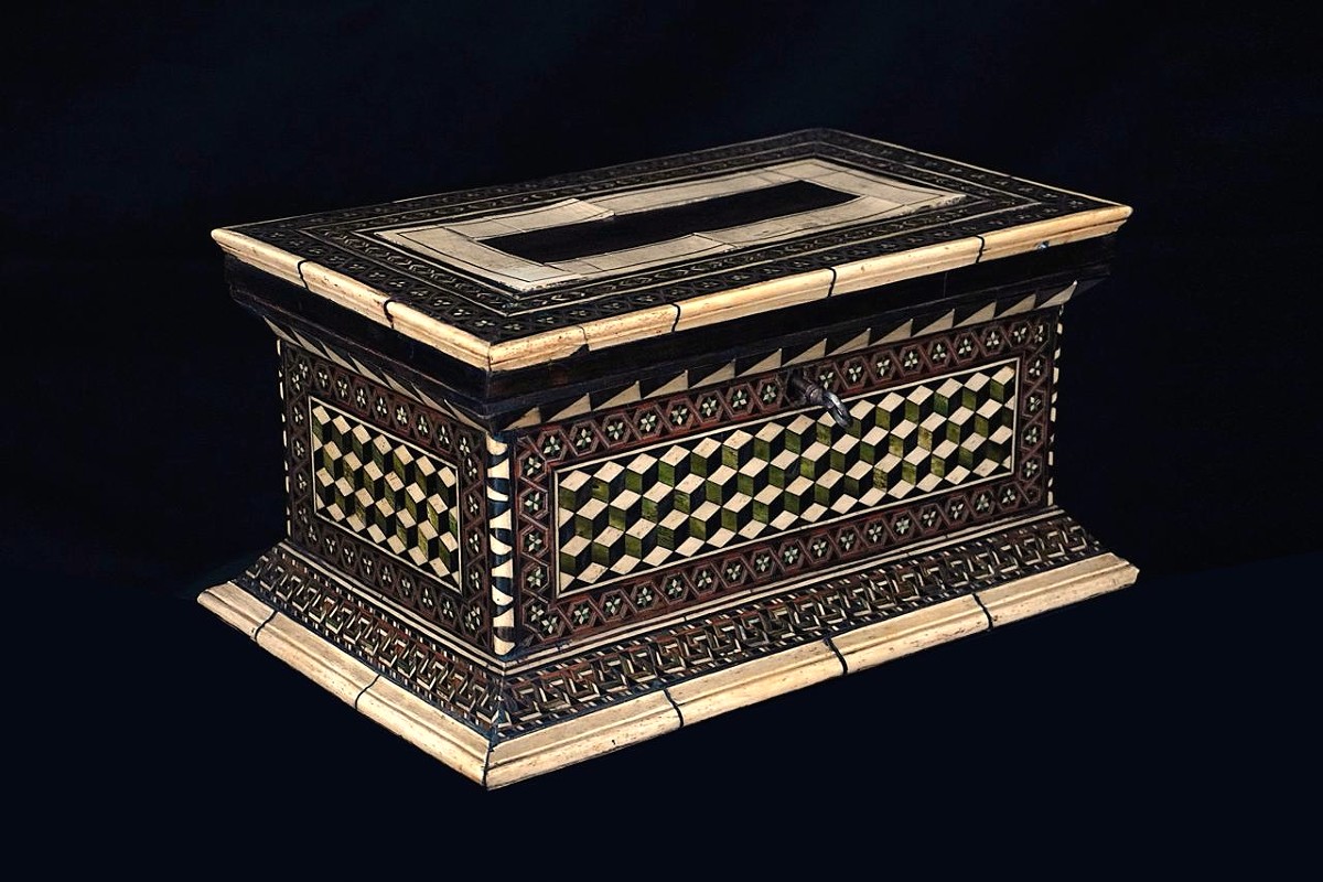 Grande cofanetto intarsiato in osso e varie essenze, bottega degli Embriachi, sec. XV.