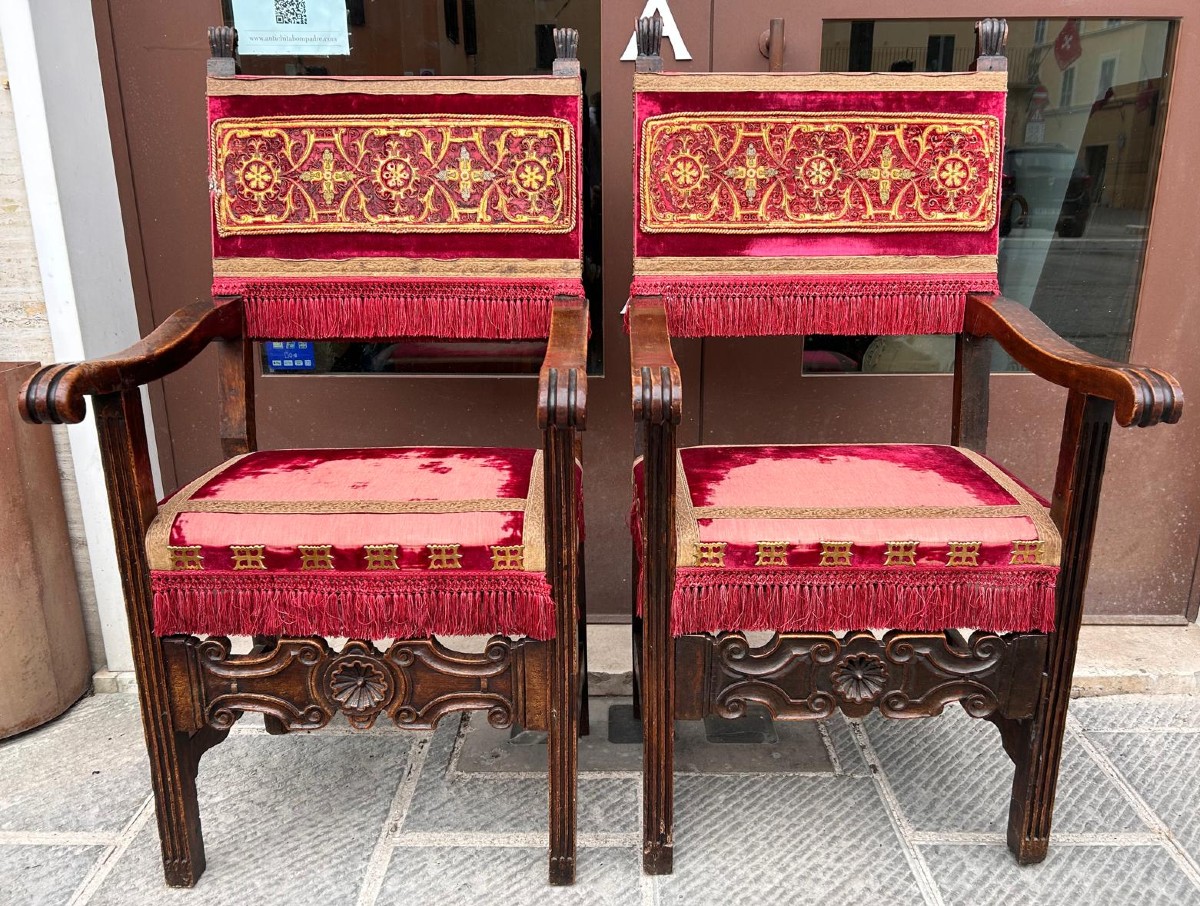 Seggioloni a cartella del seicento in noce, Lombardia.-photo-4