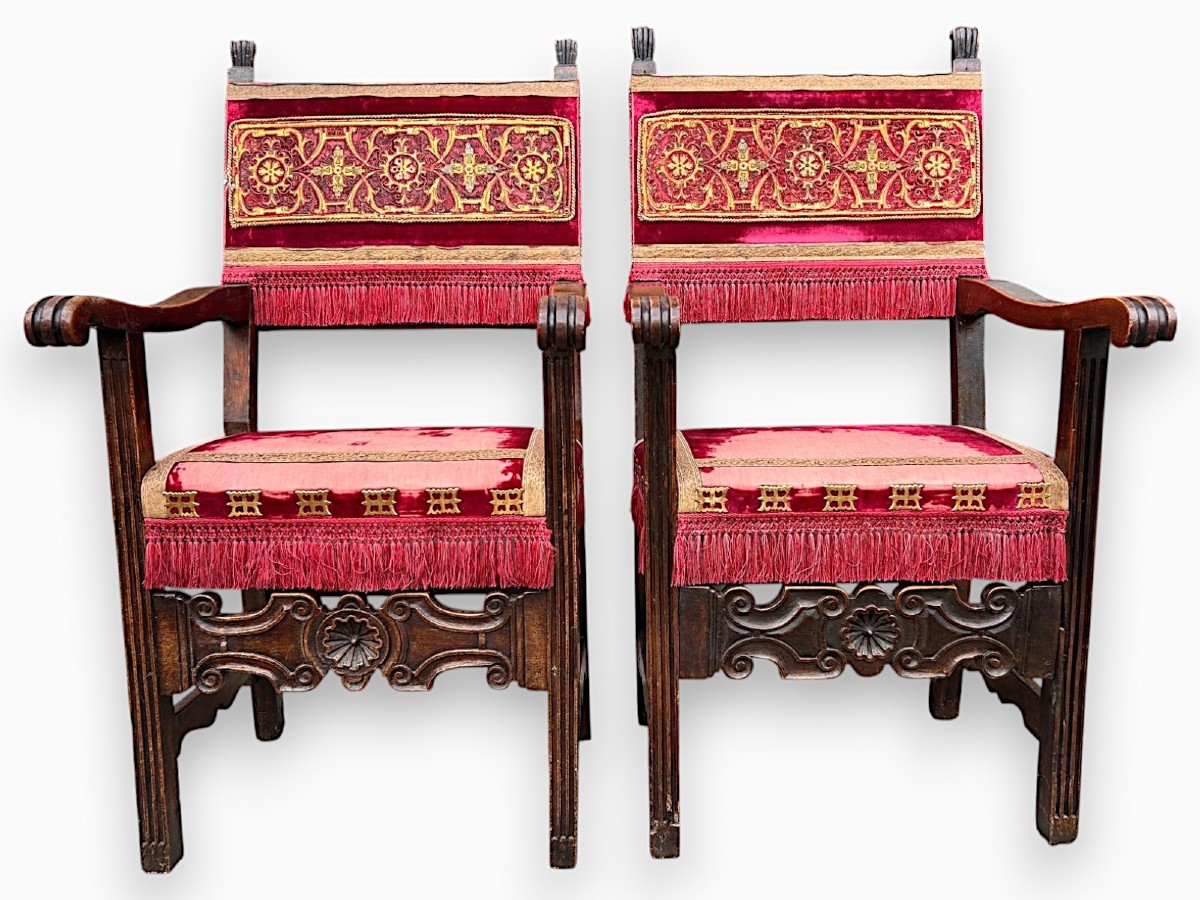 Seggioloni a cartella del seicento in noce, Lombardia.