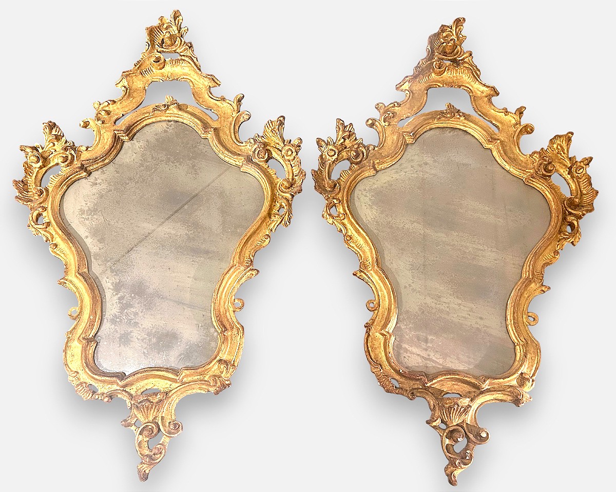 Coppia di specchiere luigi XV, prima metà del XVIIIsec. Misure 103 x 60cm.