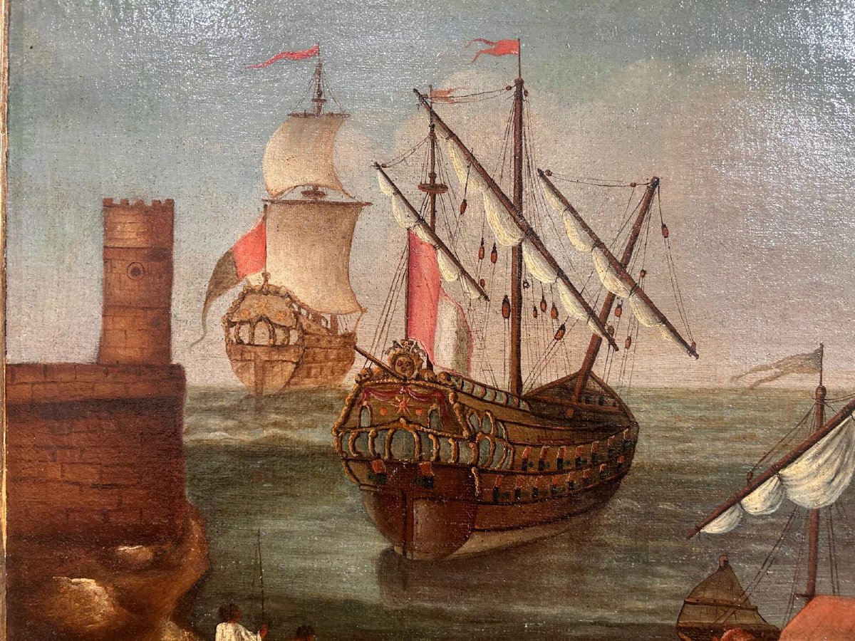 Interessante marina con personaggi e galeoni con cornice coeva. Centro-Italia fine del '600, pr-photo-4