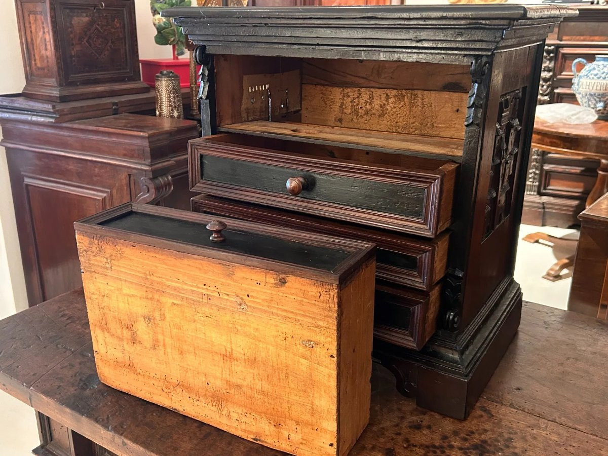 Raro modellino di canterano del seicento.-photo-1