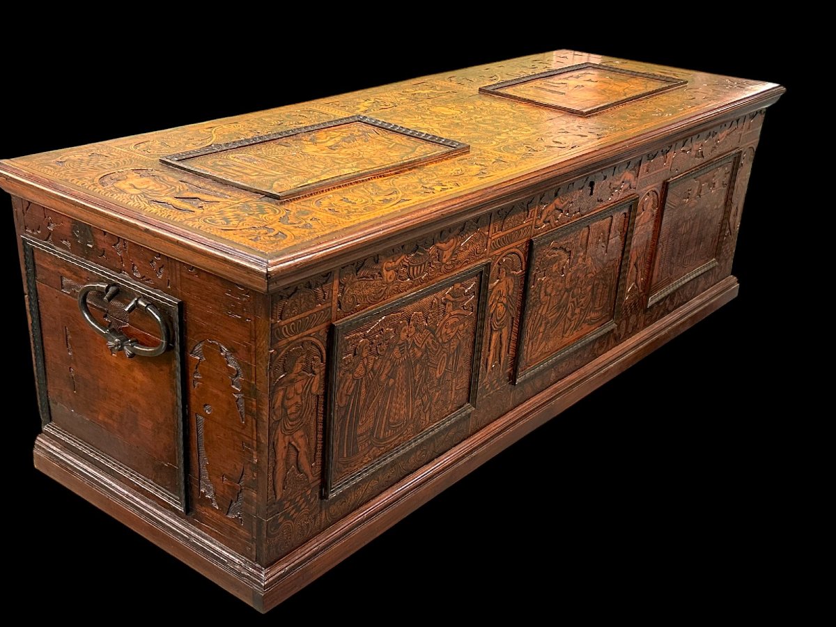 Importante cassone nuziale in cedro del libano pirografato. Venezia o Friuli XVI secolo.-photo-1