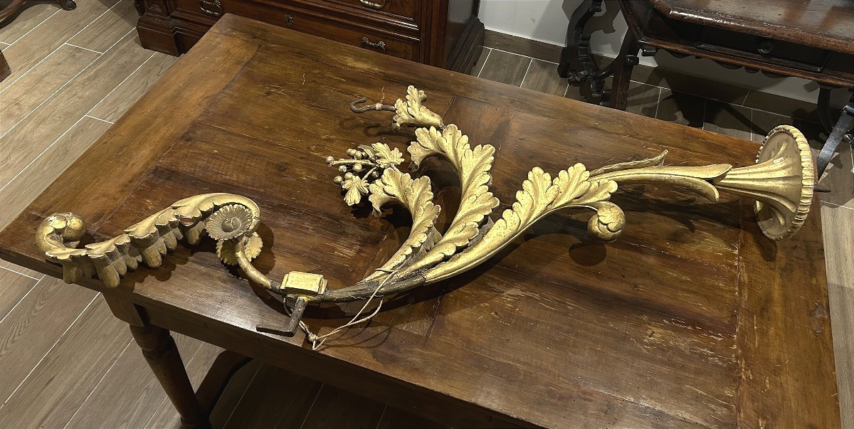 Importanti torcieri da palazzo dorati e riccamente intagliati, Italia centrale del XVII secolo.