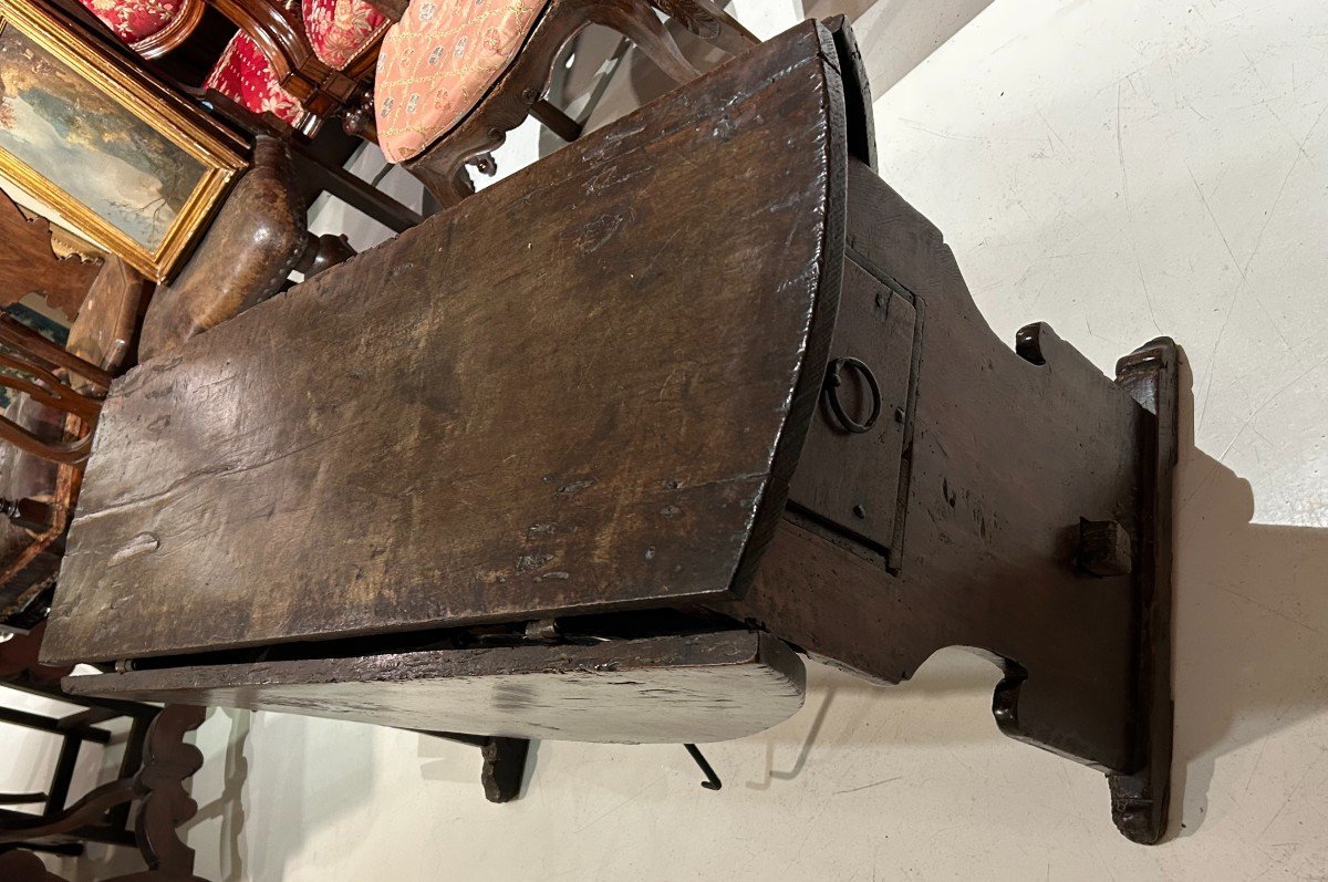 Antico tavolo a bandelle umbro in legno di noce del XVI secolo-photo-4