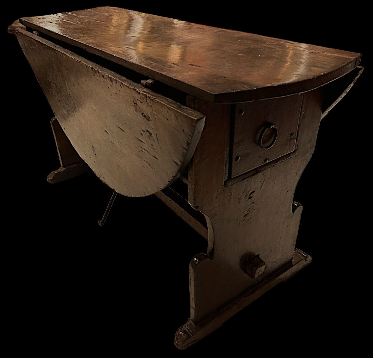 Antico tavolo a bandelle umbro in legno di noce del XVI secolo