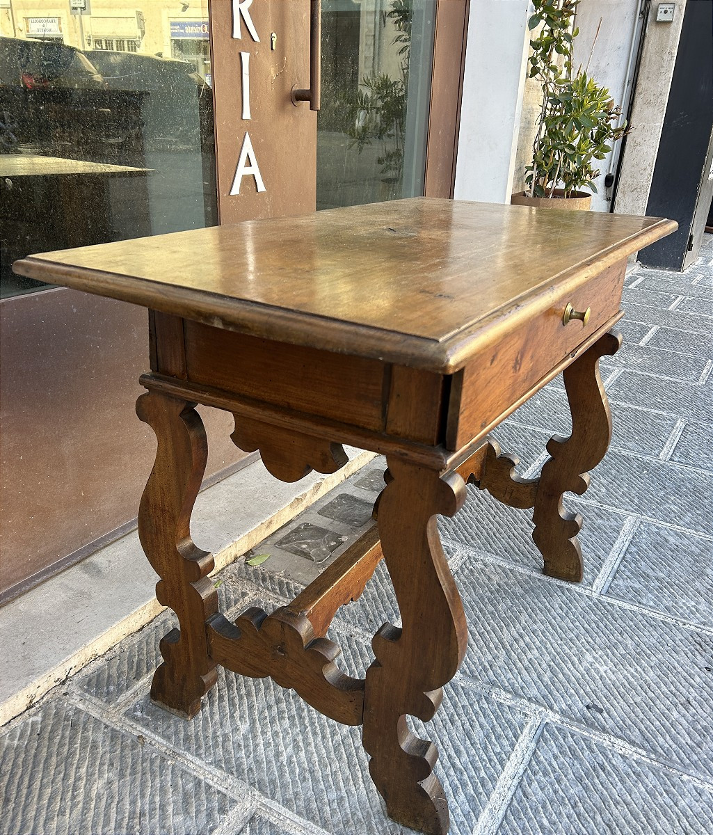 Tavolo scrittoio a lira della fine del Seicento. Italia settentrionale.-photo-4