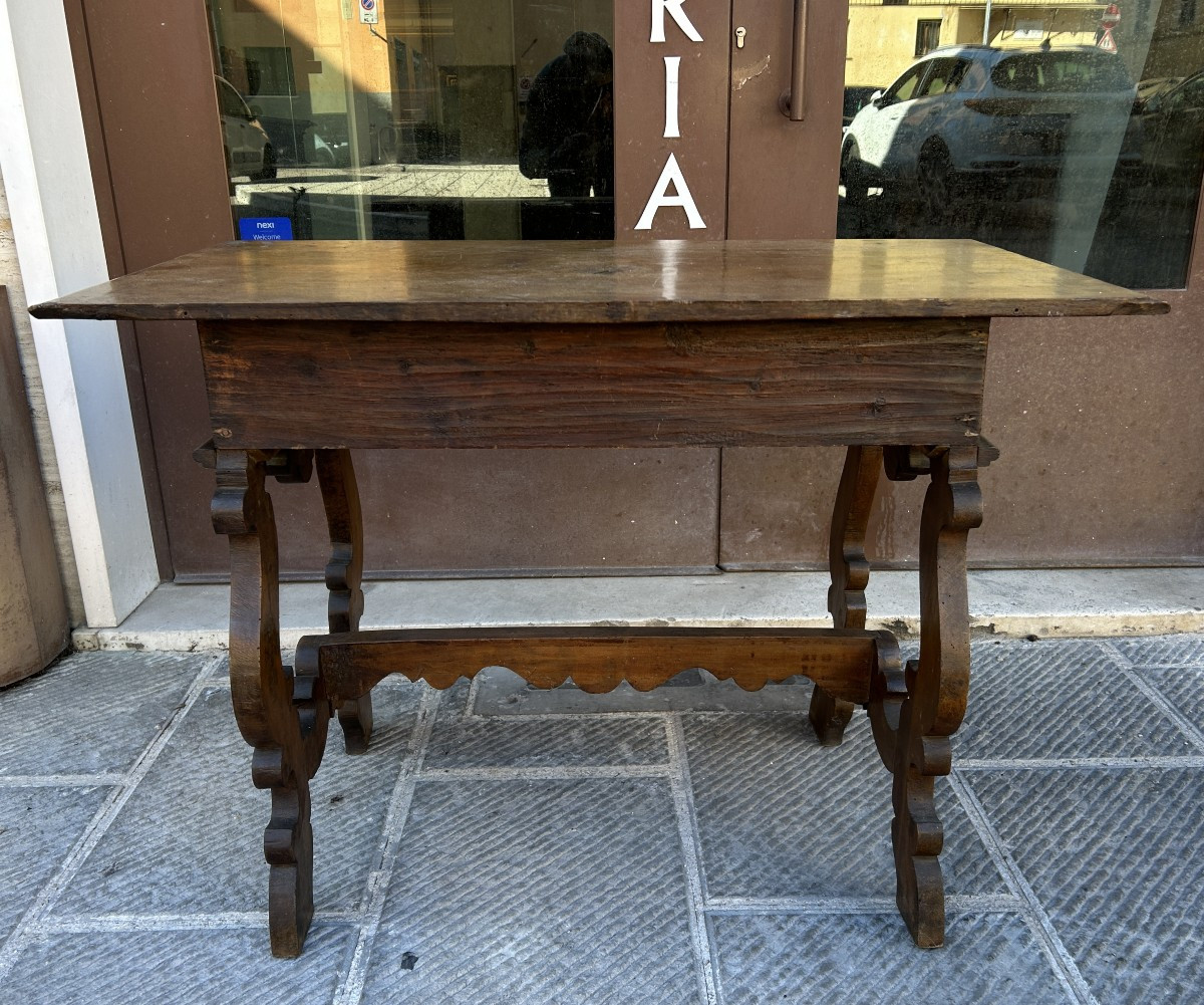 Tavolo scrittoio a lira della fine del Seicento. Italia settentrionale.-photo-1