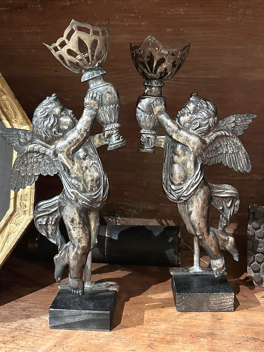 Coppia di putti reggi lume della prima metà dell'Ottocento, Francia.
