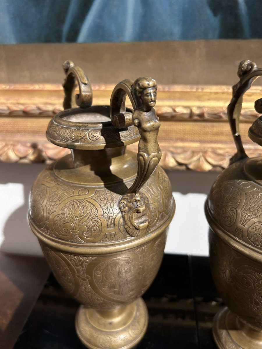Coppia di vasi in bronzo finemente incisi. Bottega Veneto-Saracena del XVI secolo.-photo-1