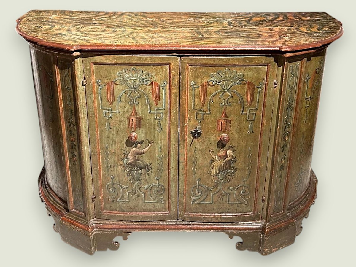 Rara credenza laccata. Laguna veneta, ultimo quarto del Seicento.-photo-2