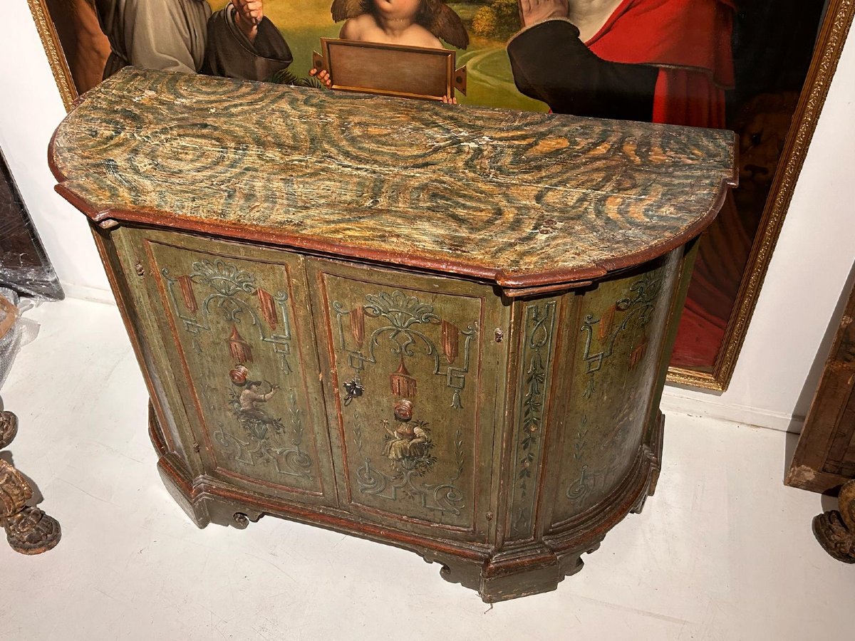 Rara credenza laccata. Laguna veneta, ultimo quarto del Seicento.-photo-2