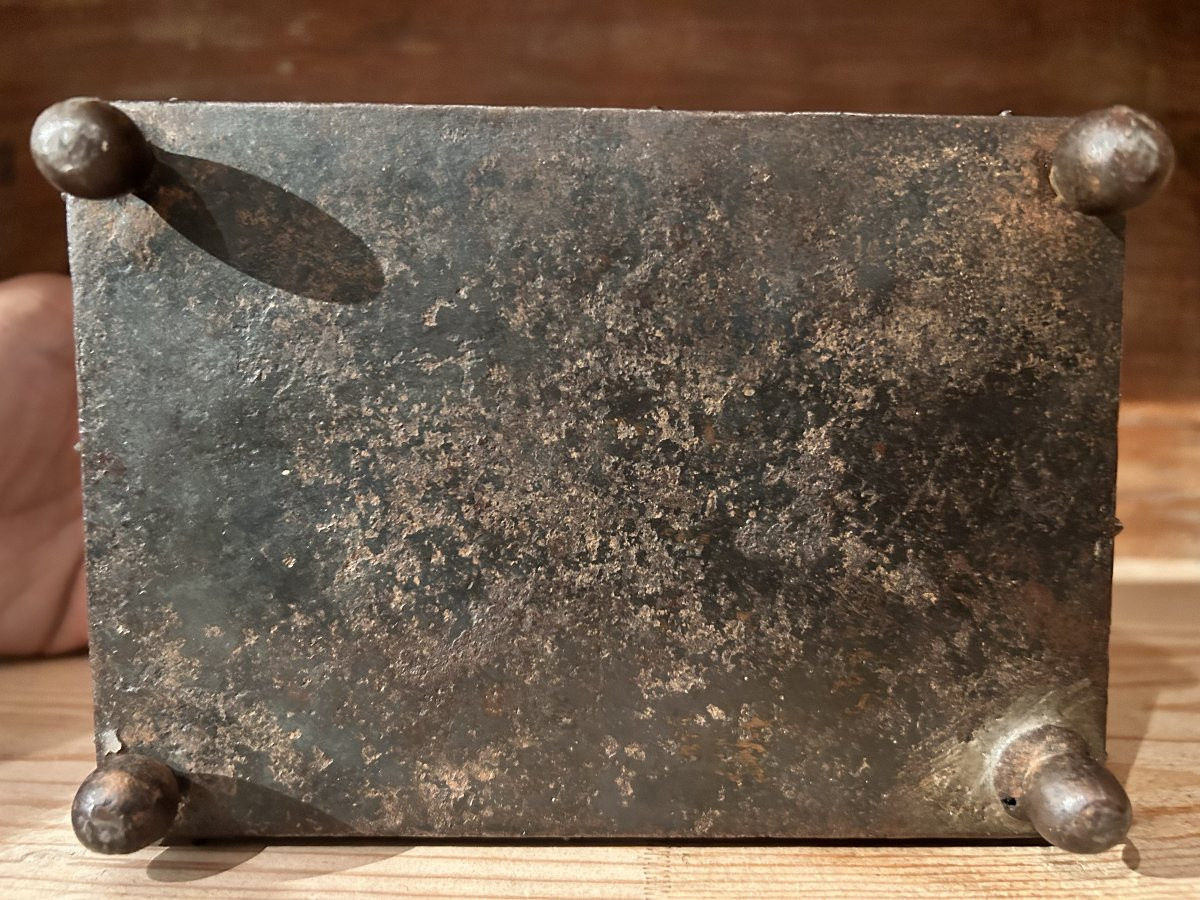 Piccolo forziere in ferro finemente cesellato, Norimberga primi del XVII secolo.-photo-5