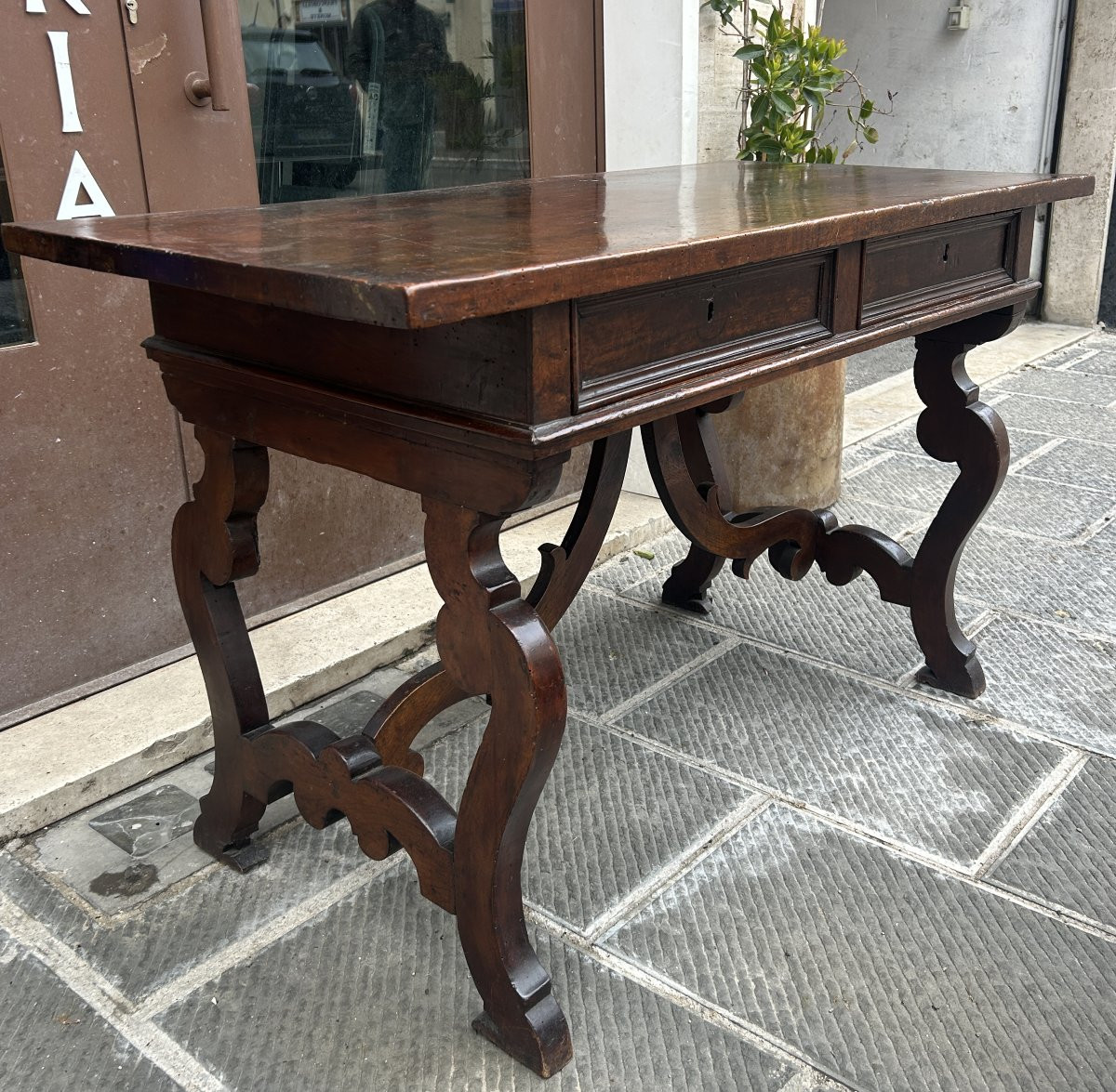 Tavolo scrittoio a lira del Seicento, Italia centrale.-photo-4