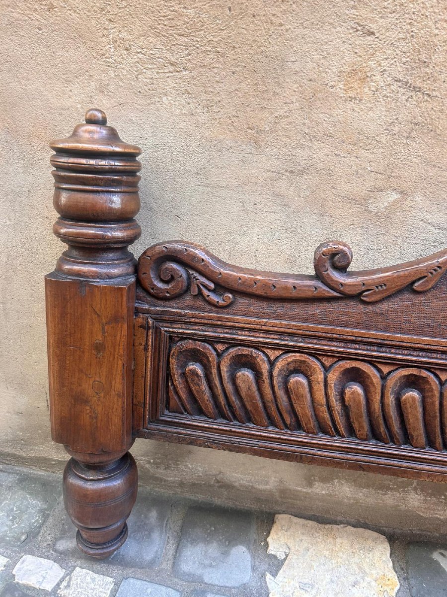 Interessante letto in legno del XVII secolo, con stemma della famiglia Scorpioni.-photo-2