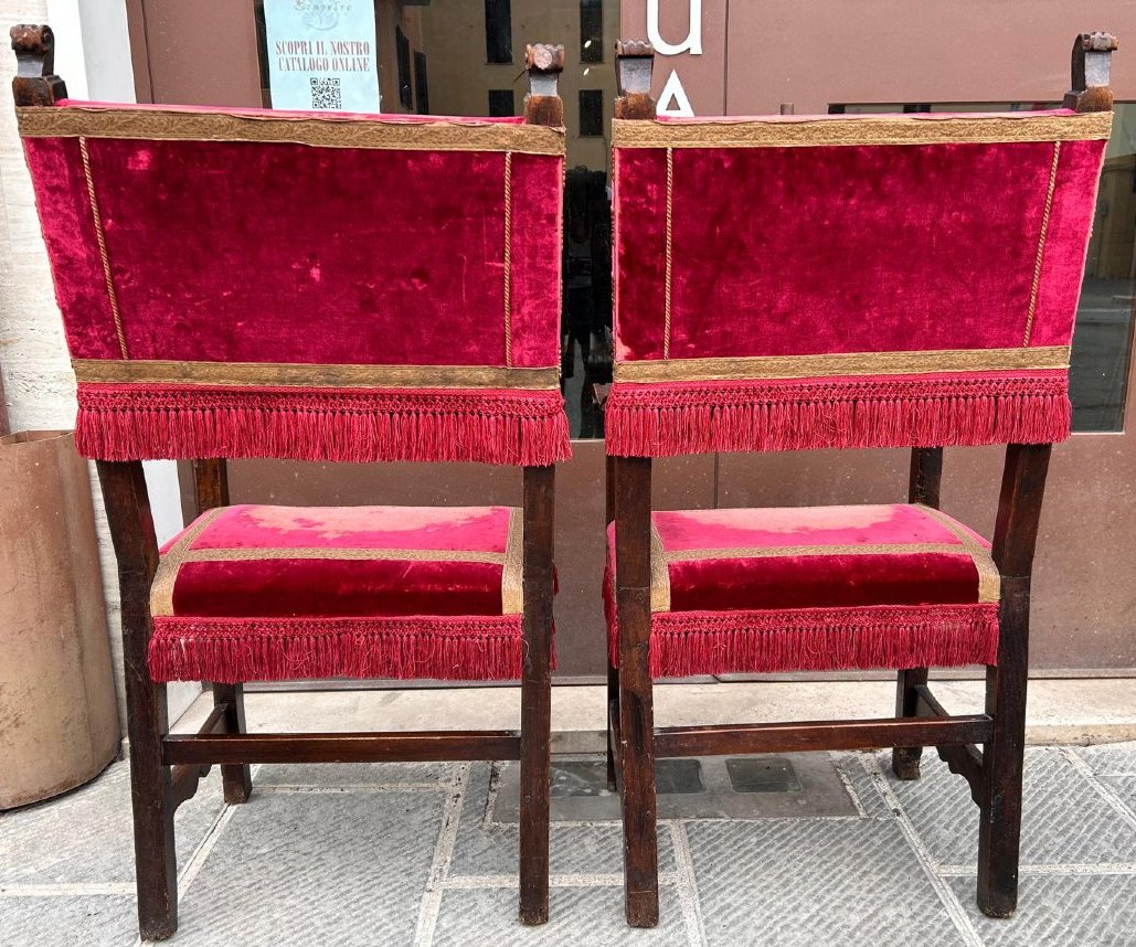 Seggioloni a cartella del seicento in noce, Lombardia.-photo-4