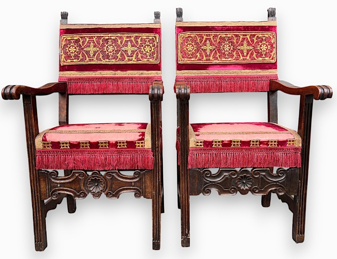 Seggioloni a cartella del seicento in noce, Lombardia.