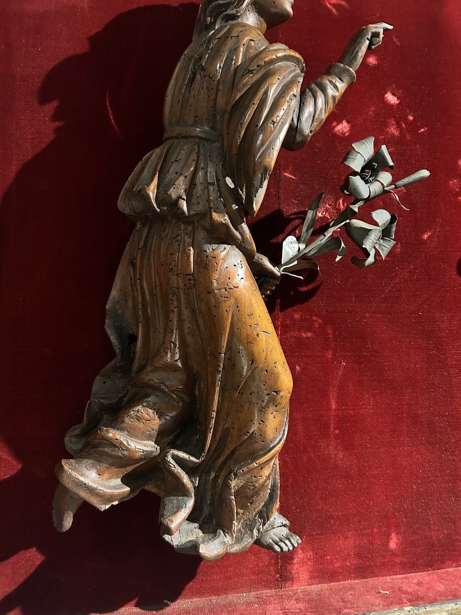 Annunciazione in legno scolpito entro cornice finemente intagliata, 1a metà del XVII secolo.-photo-3