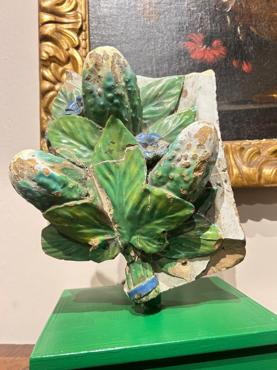 Frammento di una cornice robbiana monumentale in maiolica invetriata. Fine XV - primi XVI s.-photo-2