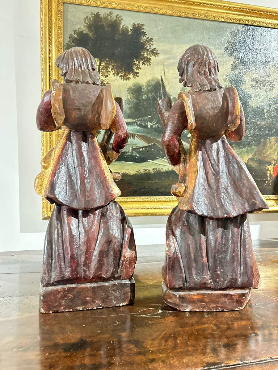 Coppia di sculture in legno raff. figure allegoriche che reggono cornucopia. Italia, XVII s.-photo-3