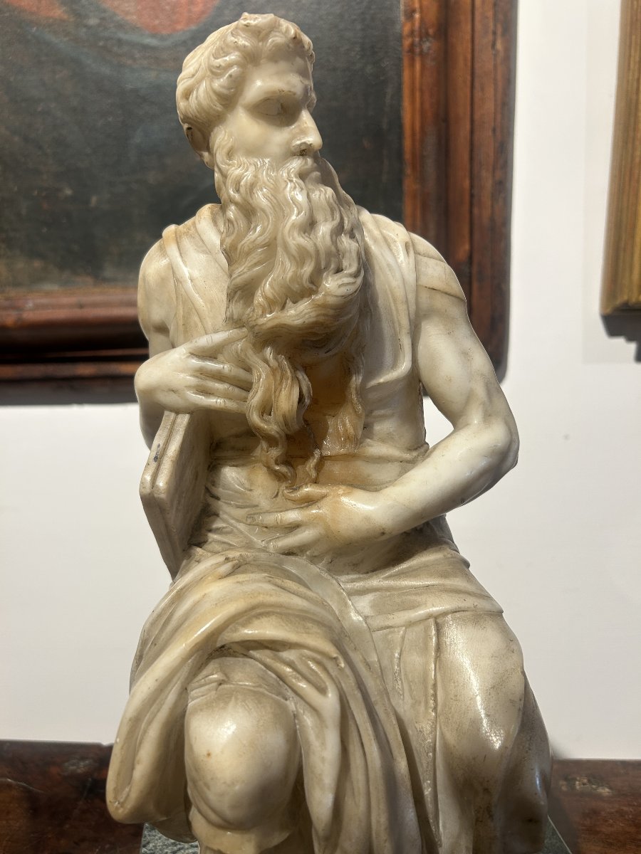 Scultura in alabastro riproducente Mosè di Michelangelo. Italia, primi anni del XIXmo secolo-photo-1