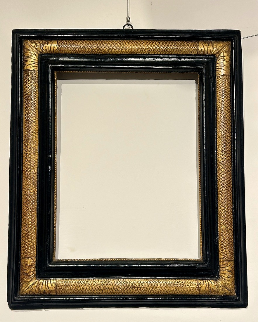 Cornice lacca ed oro finemente italiana del Seicento. Italia centrale.