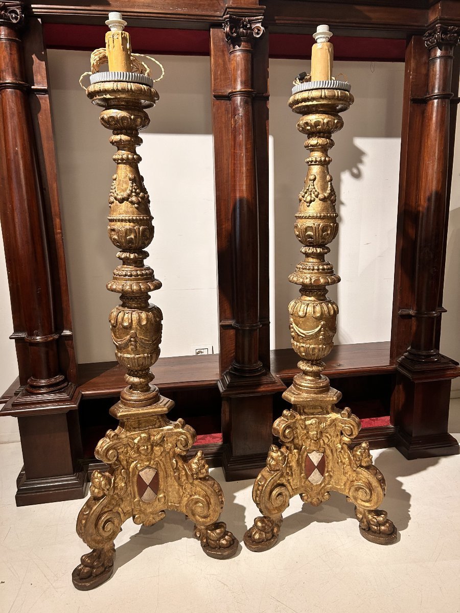 Candelieri da palazzo dei primi anni del seicento con stemma famiglia Guidi di Romena.-photo-3