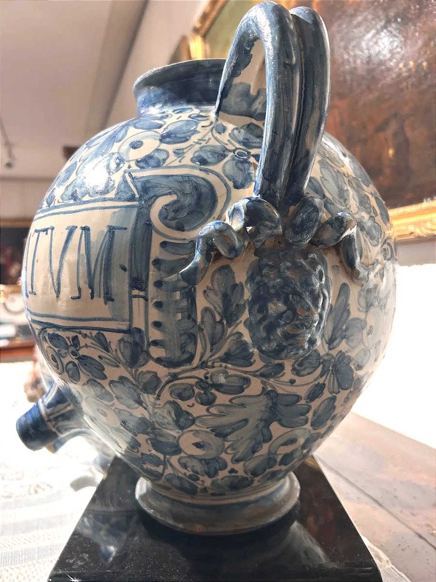 Coppia di rari orci biansati in bianco e blu, Deruta prima metà del seicento.-photo-1