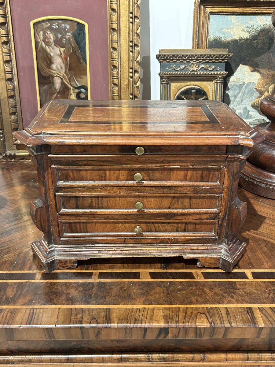 Raro modellino di canterano toscano in legni pregiati del XVII secolo.-photo-4