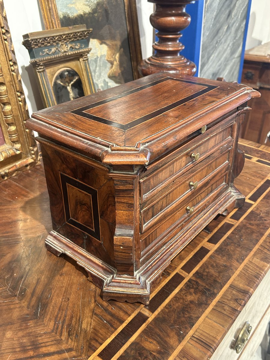 Raro modellino di canterano toscano in legni pregiati del XVII secolo.-photo-6