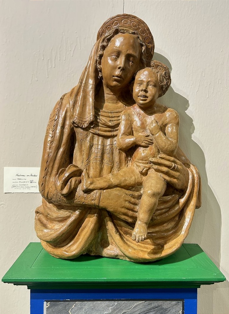 Madonna con bambino in terracotta di ambito lombardo del terzo quarto del XV secolo