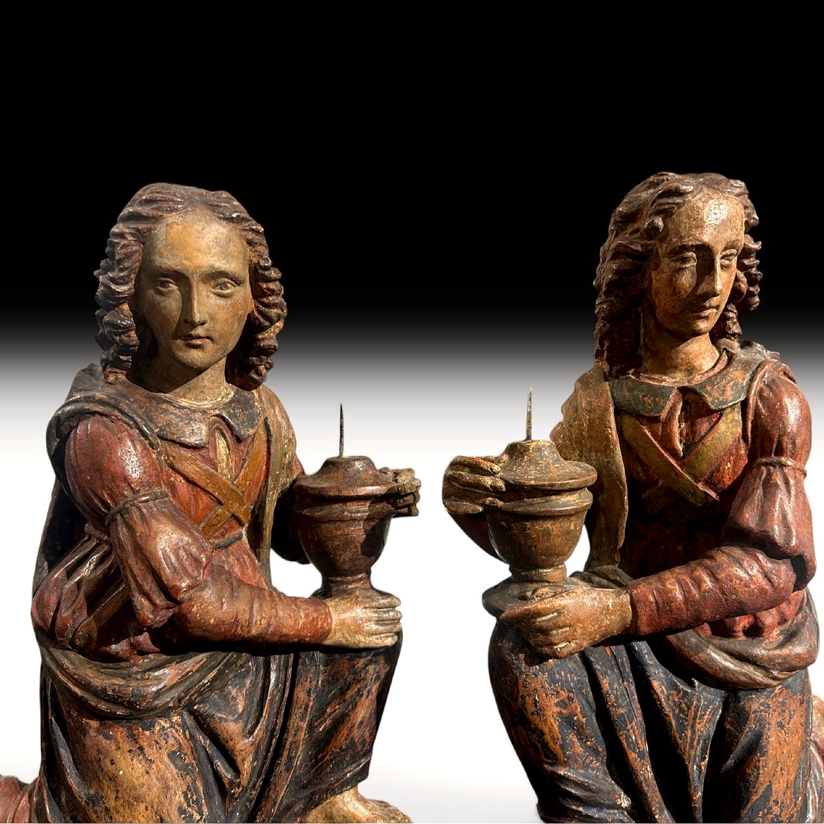 Coppia di angeli genuflessi in terracotta policroma. Firenze, primo quarto del XVI secolo.-photo-2