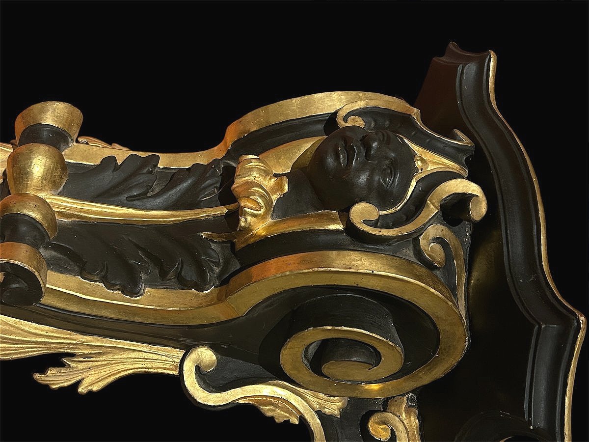 Mensola finemente intagliata e decorata ad oro e lacca nera. Italia centrale, fine del XVII sec-photo-1