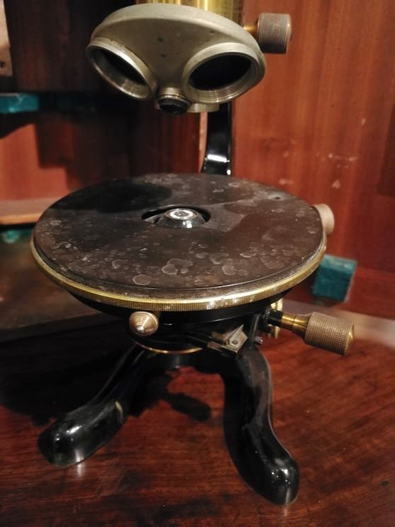  Microscope From The Late 1800s To Early 1900s, Complete With Wooden Box.-photo-3