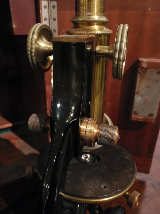  Microscope From The Late 1800s To Early 1900s, Complete With Wooden Box.-photo-5