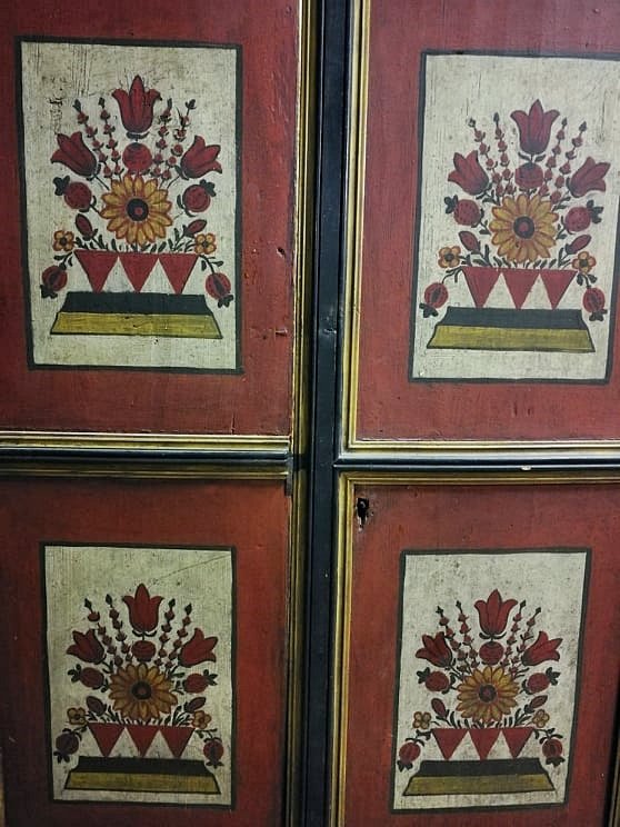 Petit Cabinet Début Du XVIIIe Siècle De La Région Tyrolienne Avec Laque d'Origine -photo-3