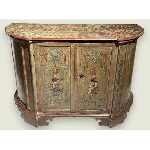 Rara credenza laccata. Laguna veneta, ultimo quarto del Seicento.