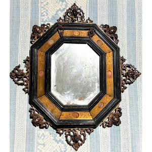 Elegante cornice con specchio del seicento romano.